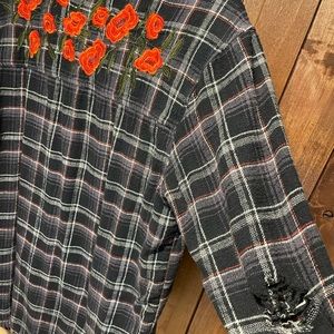 AMERICAN EAGLE ROSE EMBROIDERED FLANNEL